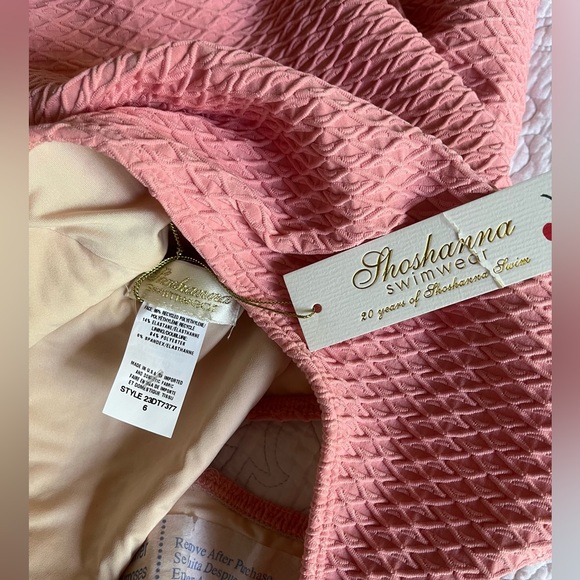 Shoshanna Plisse One Piece Crisscross Back Swimsuit
Note-Fits more like a 4🌞 - Picture 4 of 5